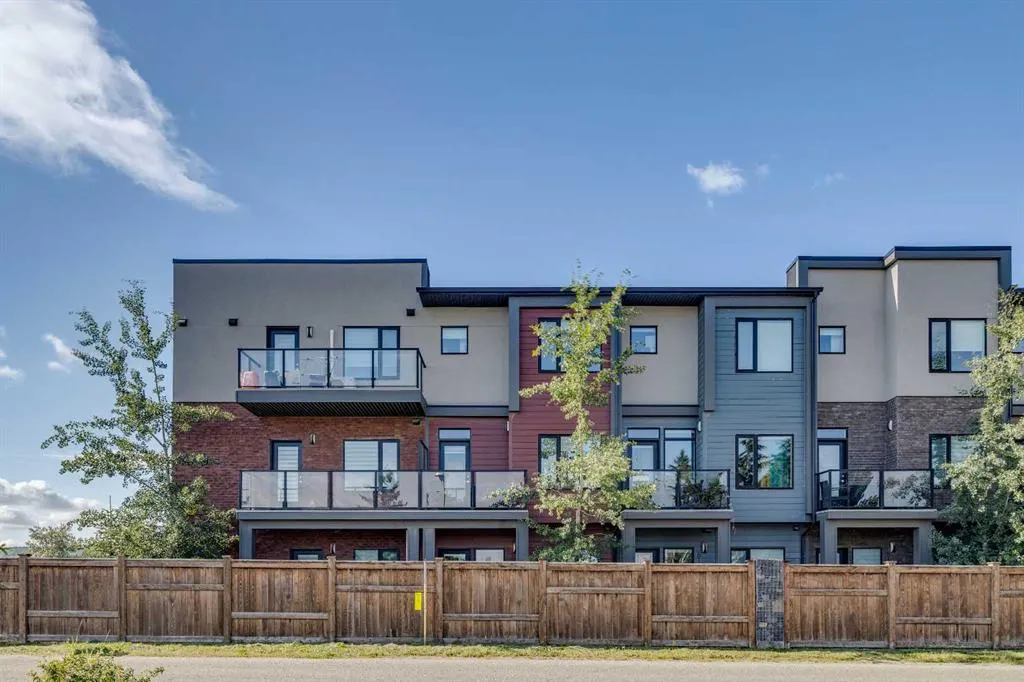 614 Greenbriar Common NW