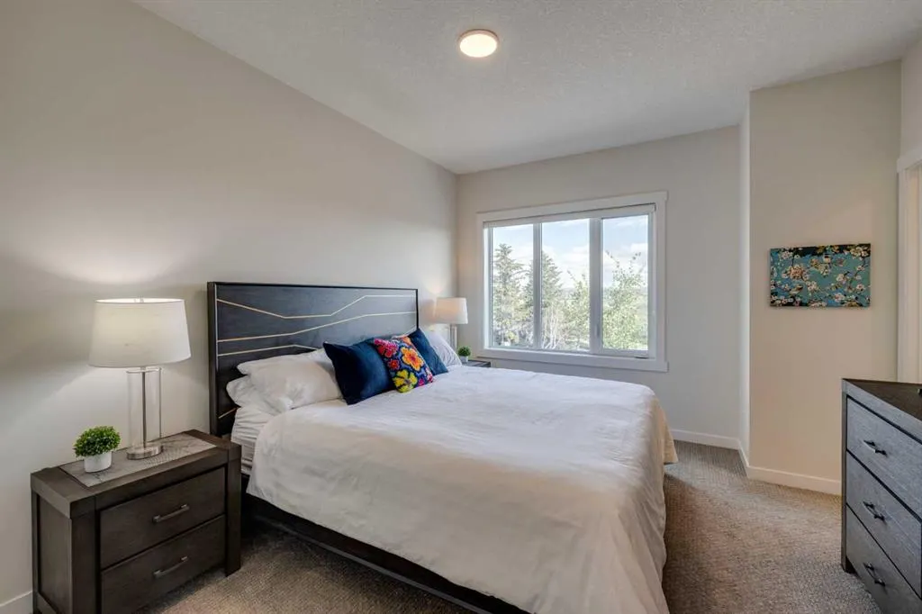614 Greenbriar Common NW