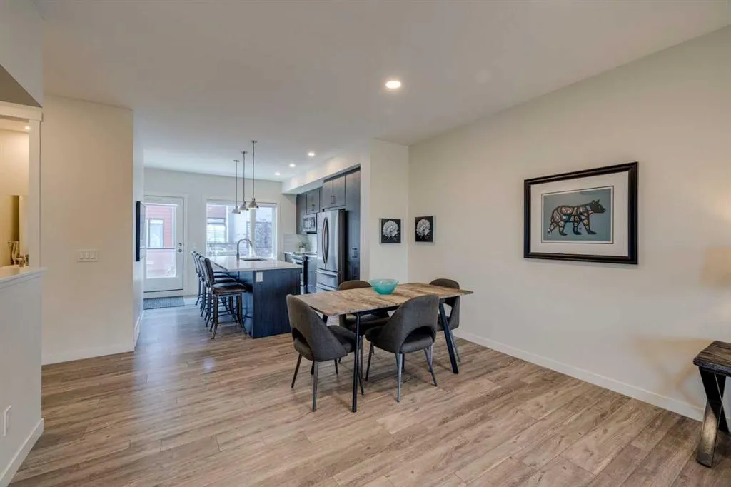614 Greenbriar Common NW