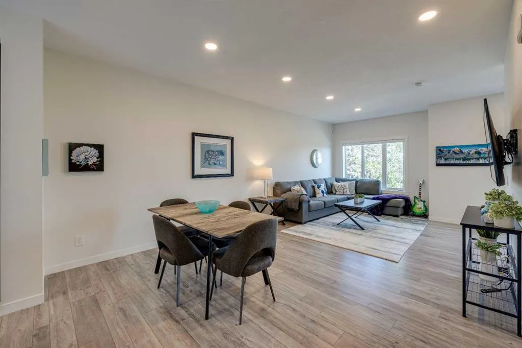 614 Greenbriar Common NW