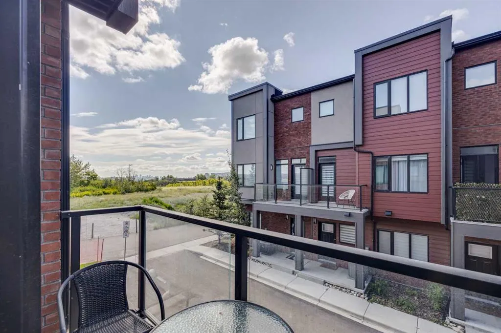 614 Greenbriar Common NW