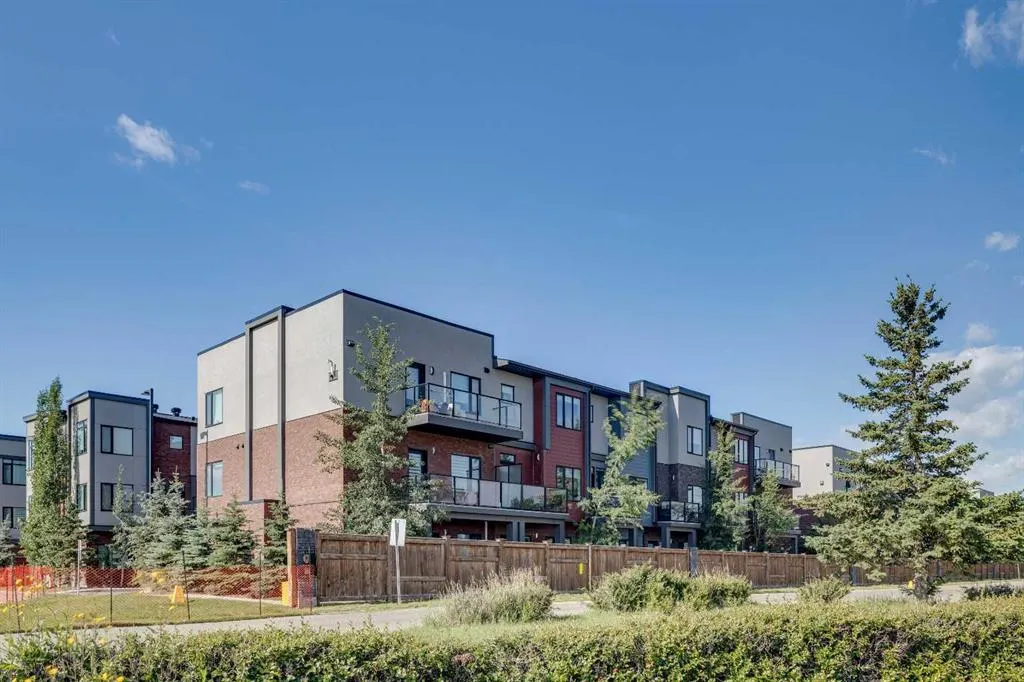 614 Greenbriar Common NW