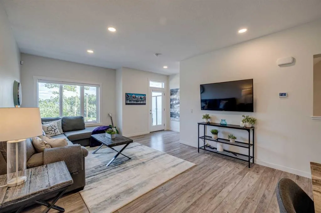 614 Greenbriar Common NW