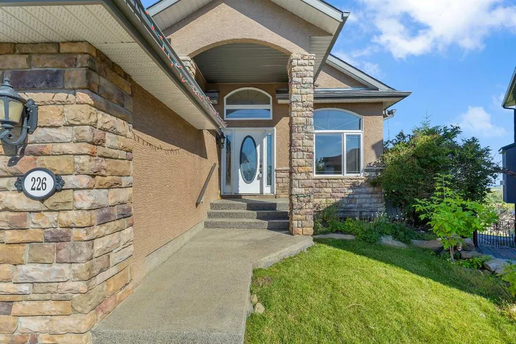 226 Royal Birch View NW