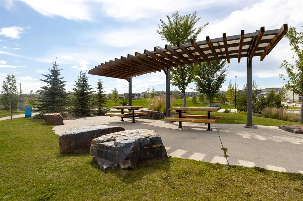 1387 Bayview Crescent SW