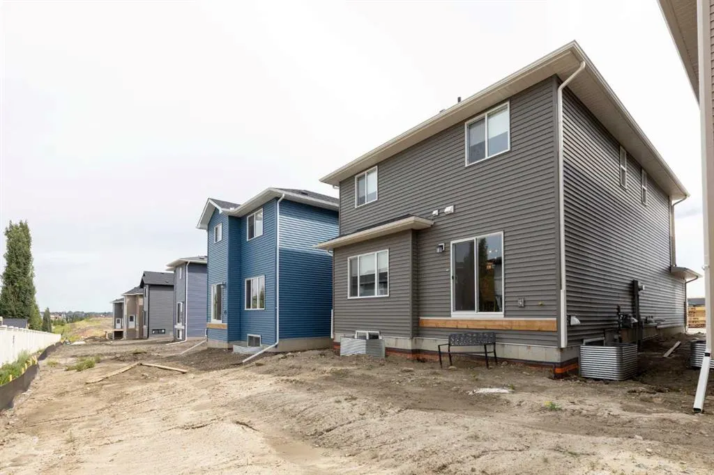 1387 Bayview Crescent SW