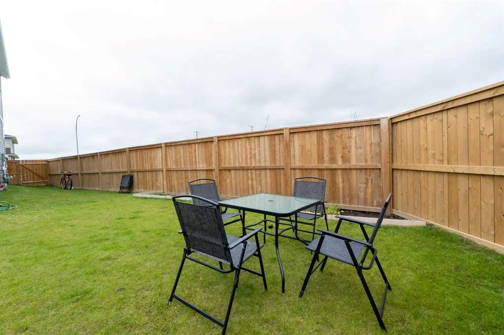 117 Midtown Close SW