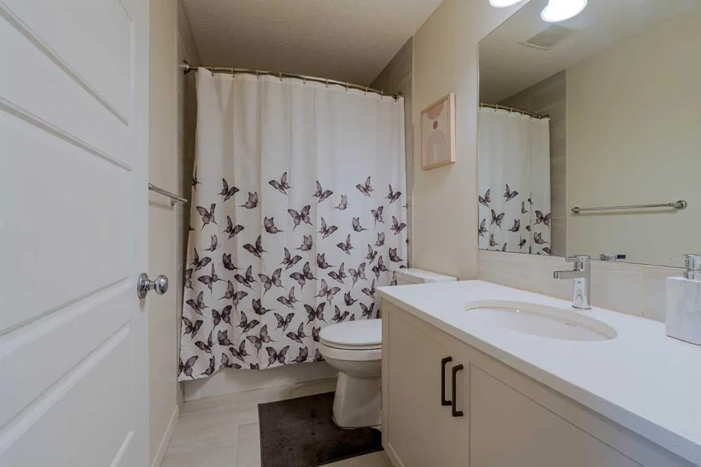 117 Midtown Close SW