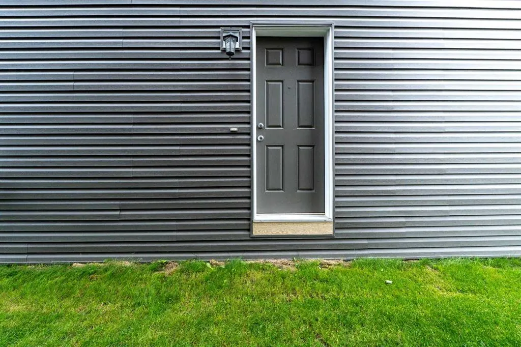 117 Midtown Close SW
