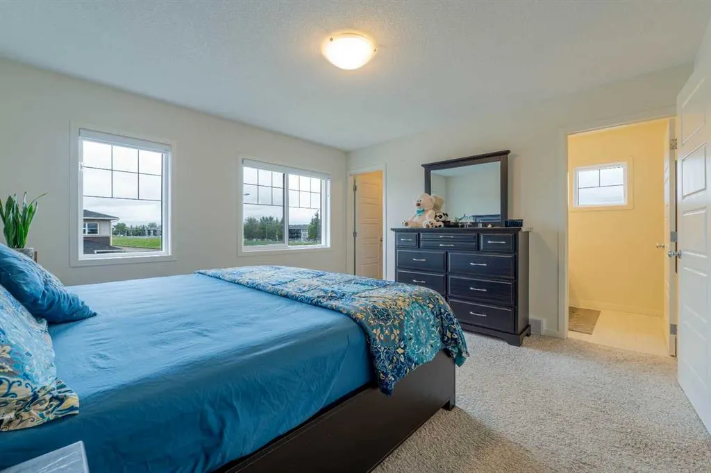 117 Midtown Close SW