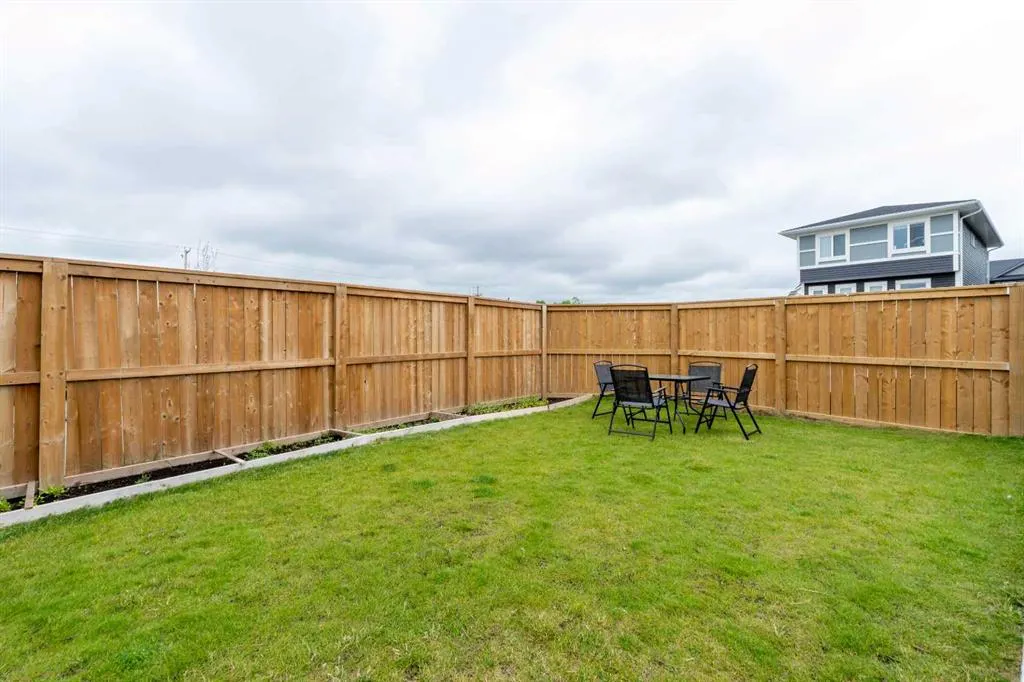 117 Midtown Close SW