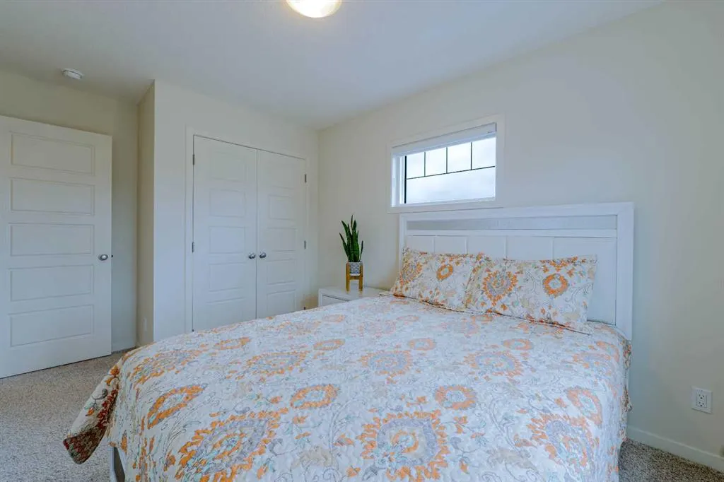 117 Midtown Close SW