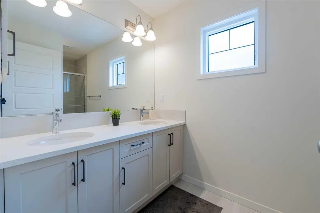 117 Midtown Close SW