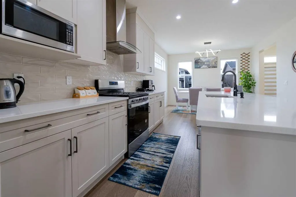 117 Midtown Close SW
