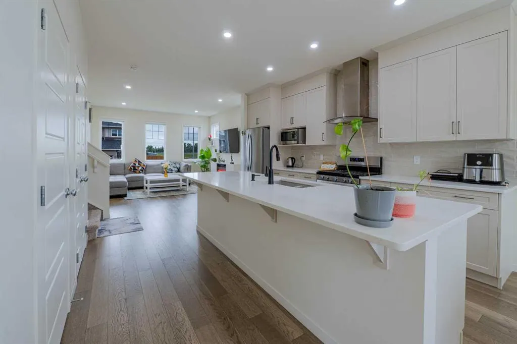 117 Midtown Close SW