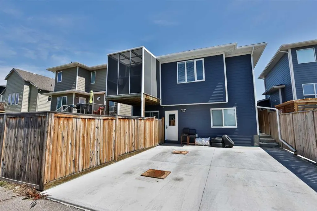 526 Devonia Road W