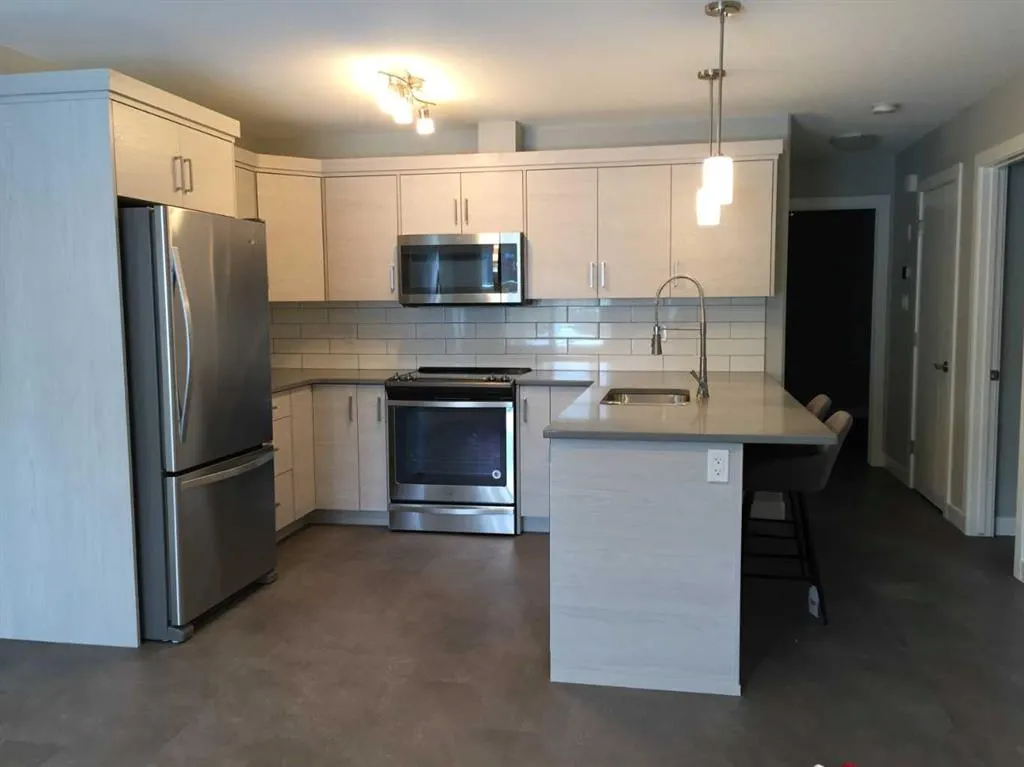 526 Devonia Road W