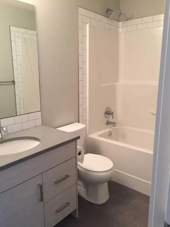 526 Devonia Road W