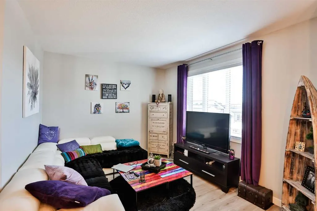 526 Devonia Road W