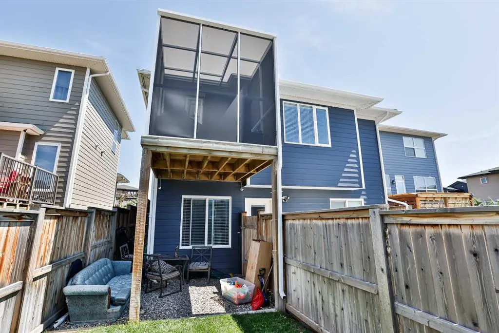 526 Devonia Road W