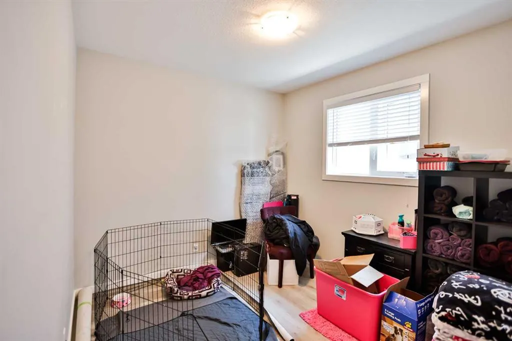526 Devonia Road W