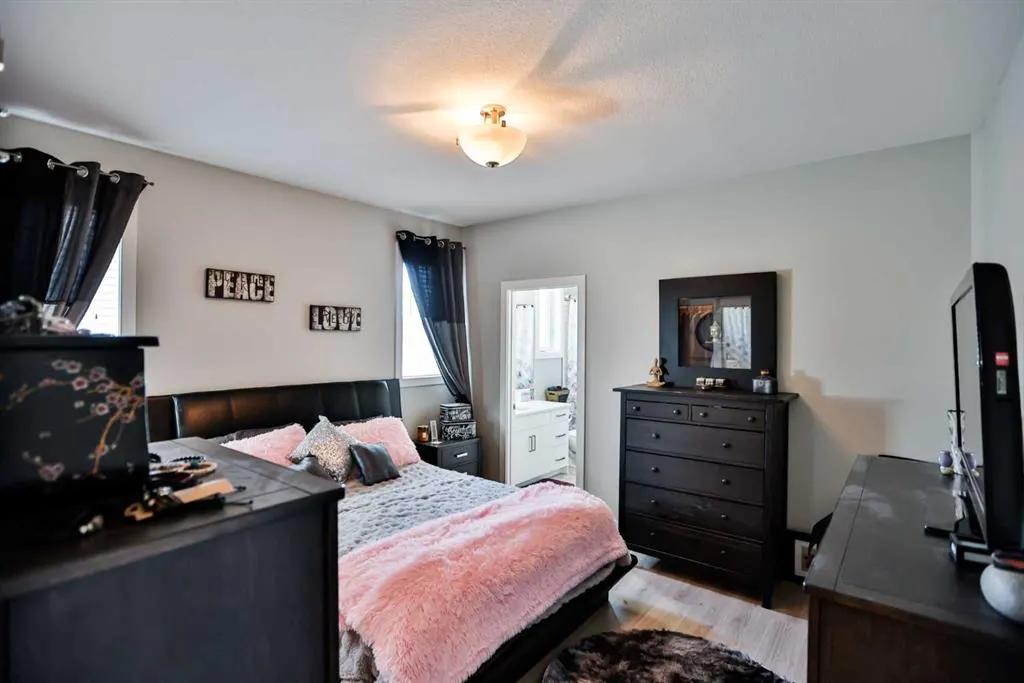 526 Devonia Road W