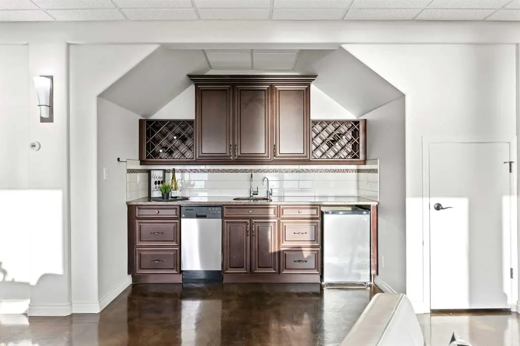 869 East Chestermere Drive