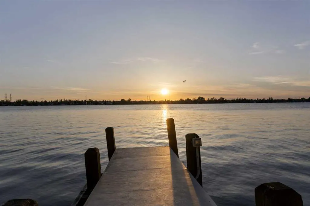 869 East Chestermere Drive