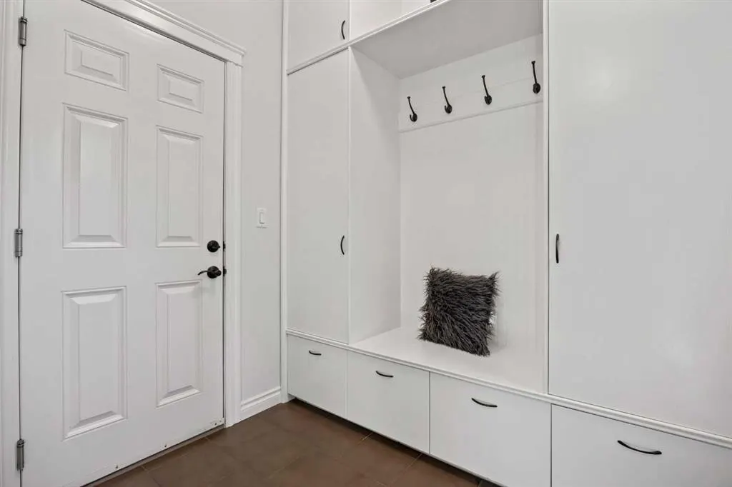 869 East Chestermere Drive