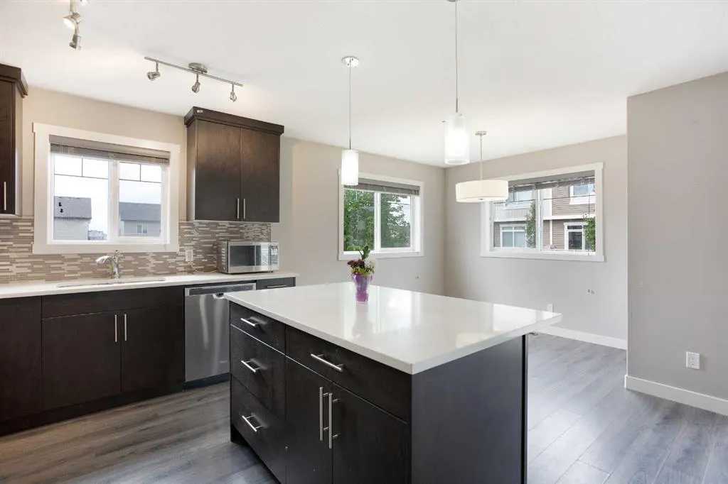 905 Skyview Ranch Grove NE
