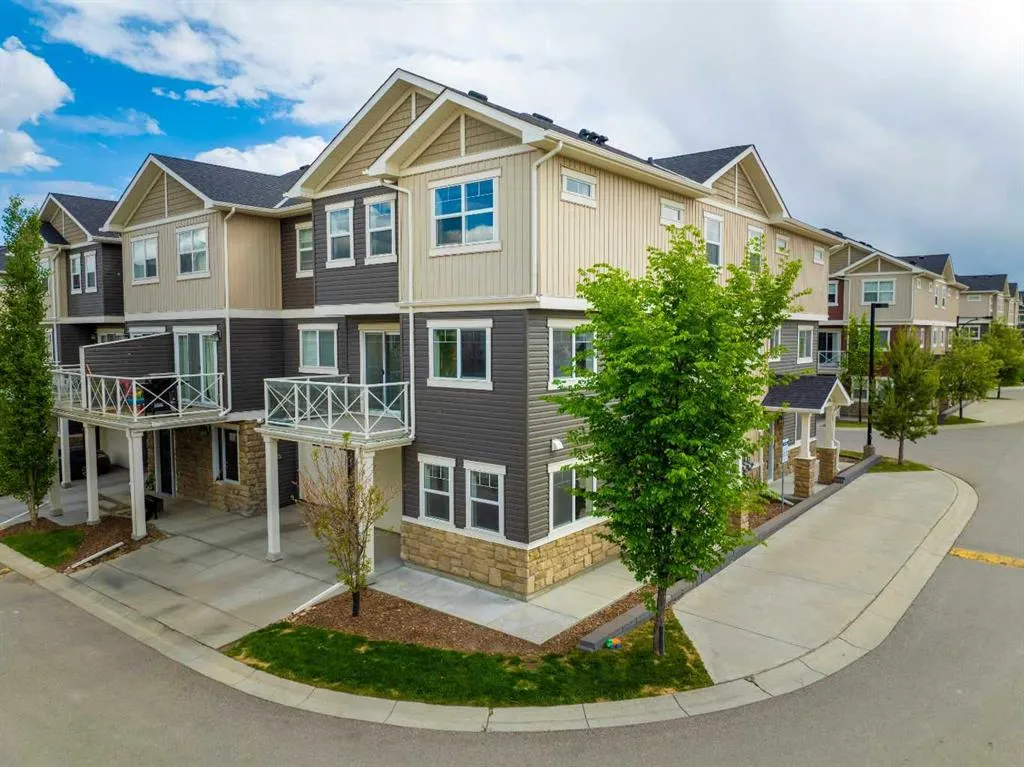 905 Skyview Ranch Grove NE