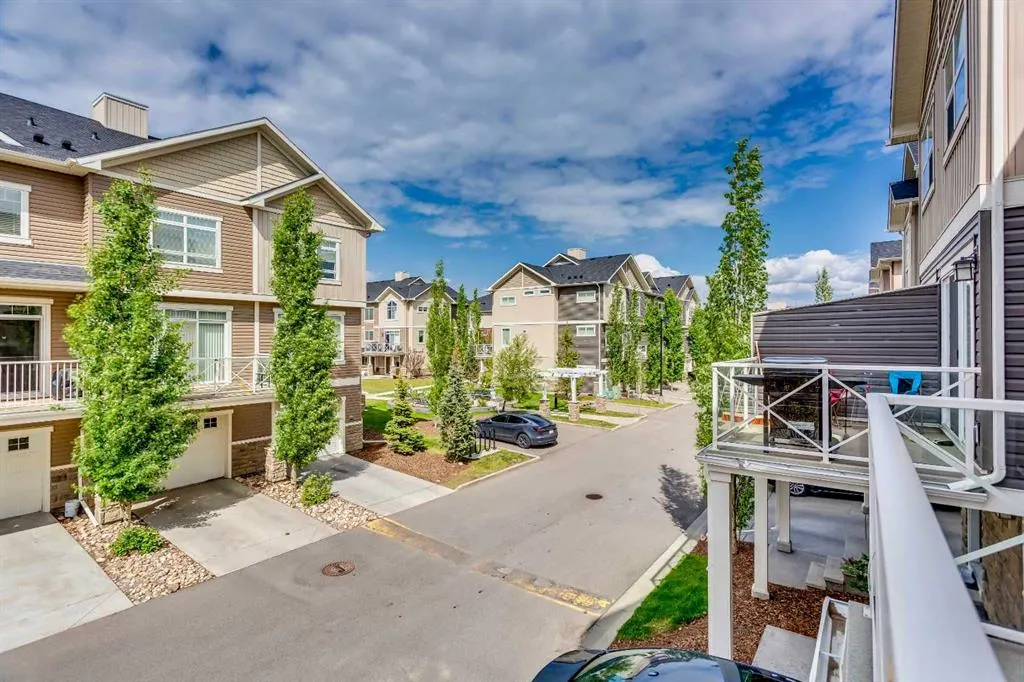 905 Skyview Ranch Grove NE