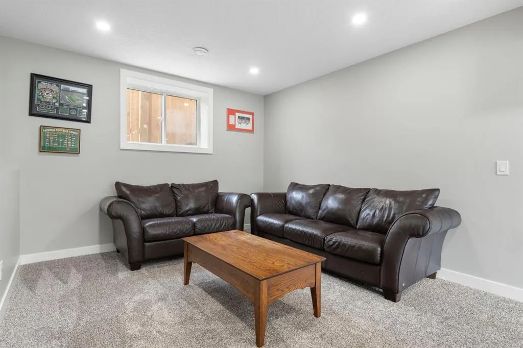 311 Monterey Place SE