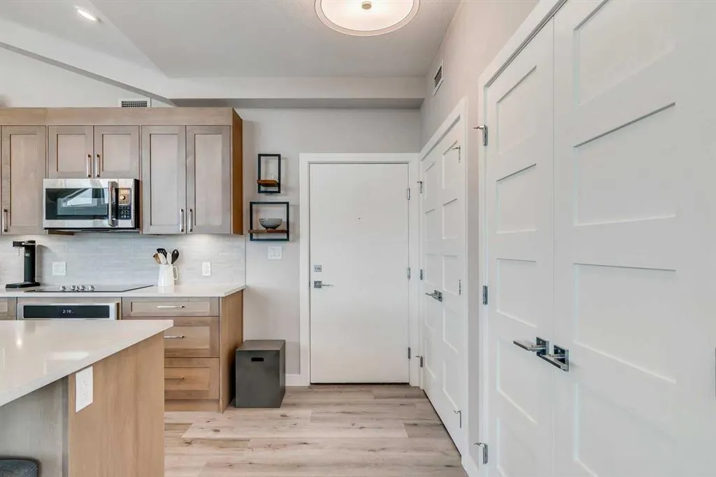 810 7th Street, #401