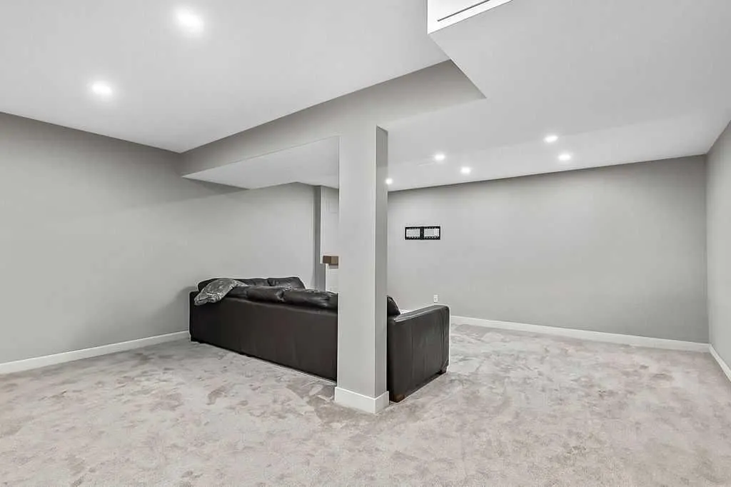 127 Thorson Crescent