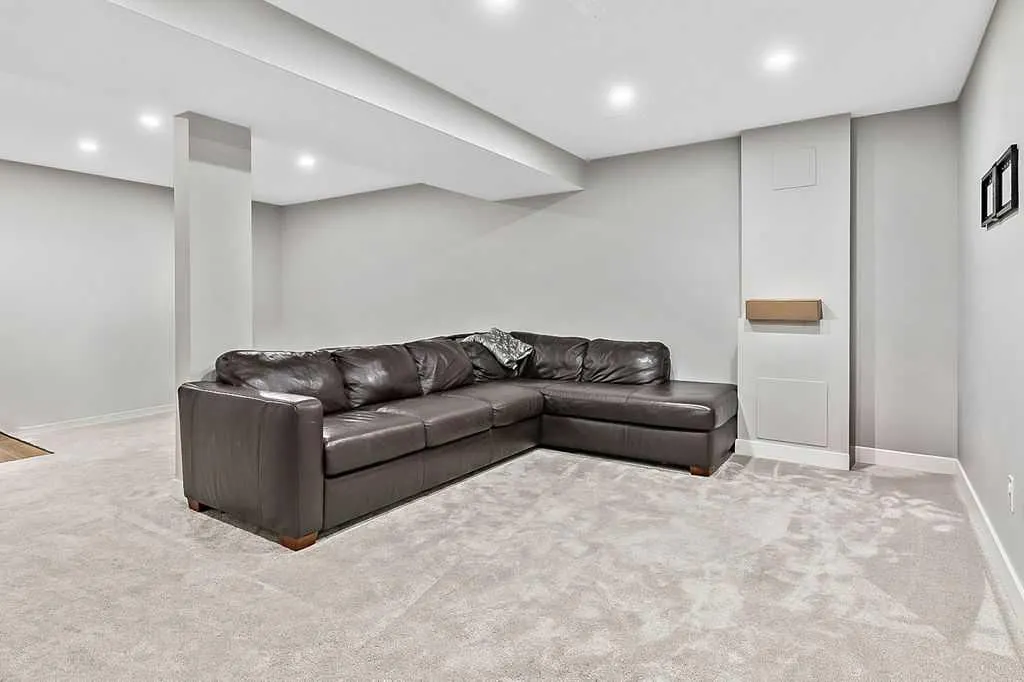 127 Thorson Crescent