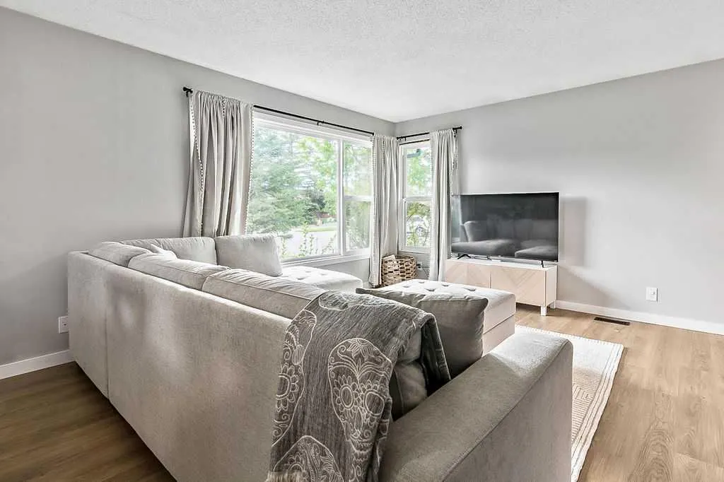127 Thorson Crescent