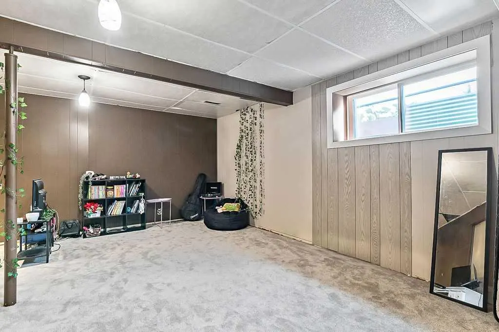 127 Thorson Crescent