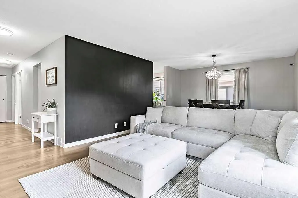 127 Thorson Crescent