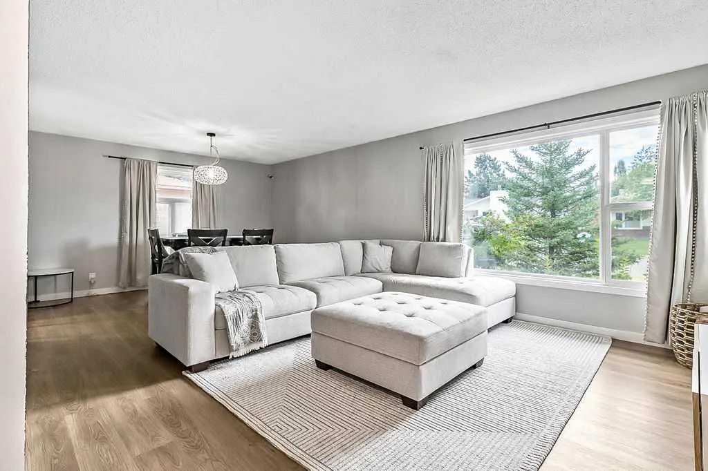 127 Thorson Crescent