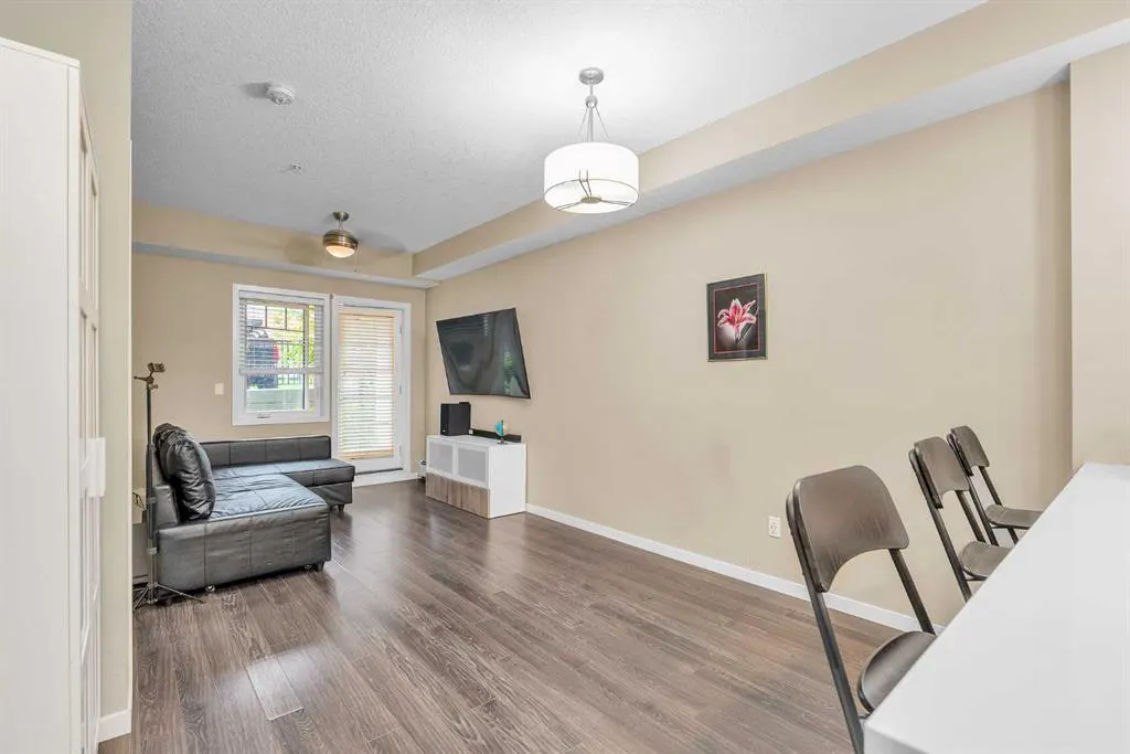 20 Mahogany Mews SE, #104