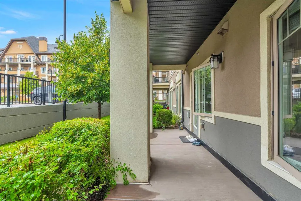 20 Mahogany Mews SE, #104