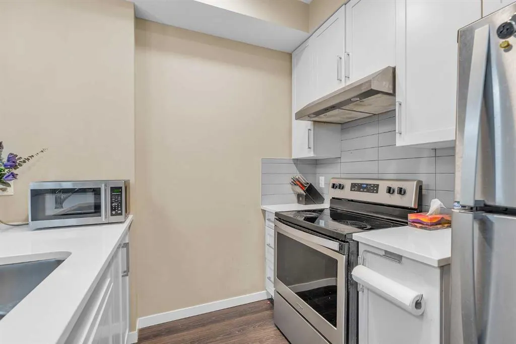 20 Mahogany Mews SE, #104