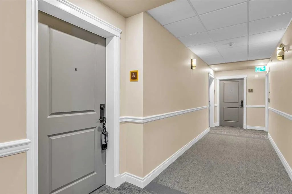 20 Mahogany Mews SE, #104