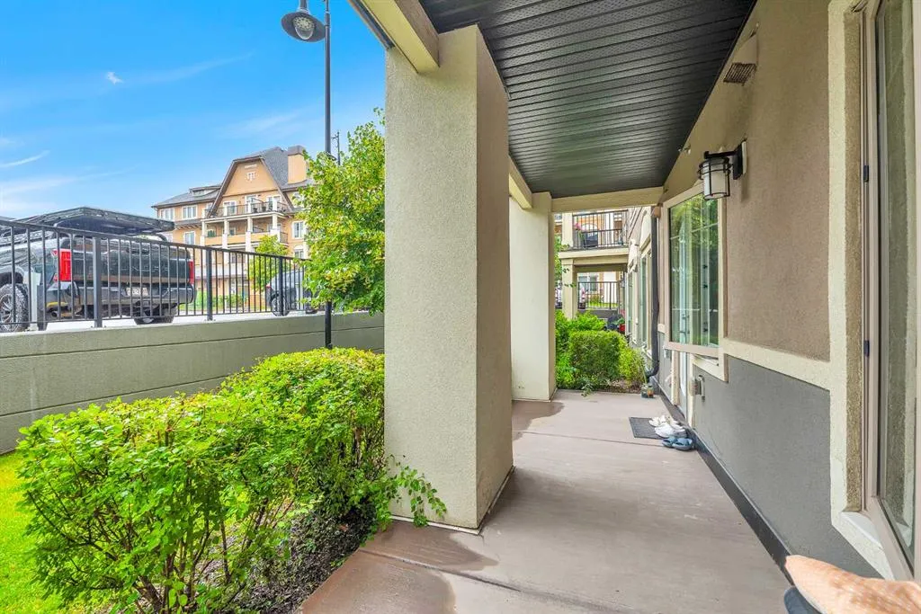 20 Mahogany Mews SE, #104