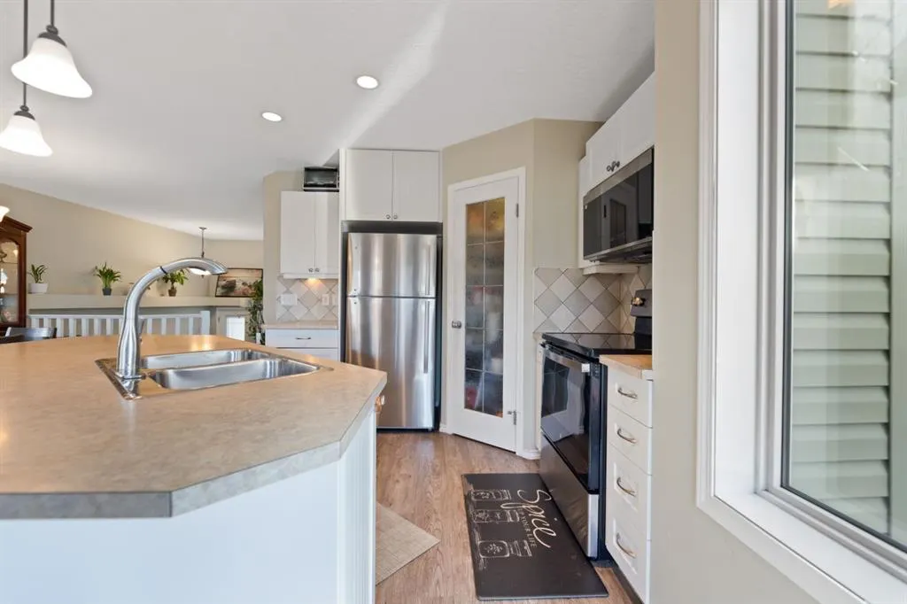 232 Covebrook Close NE