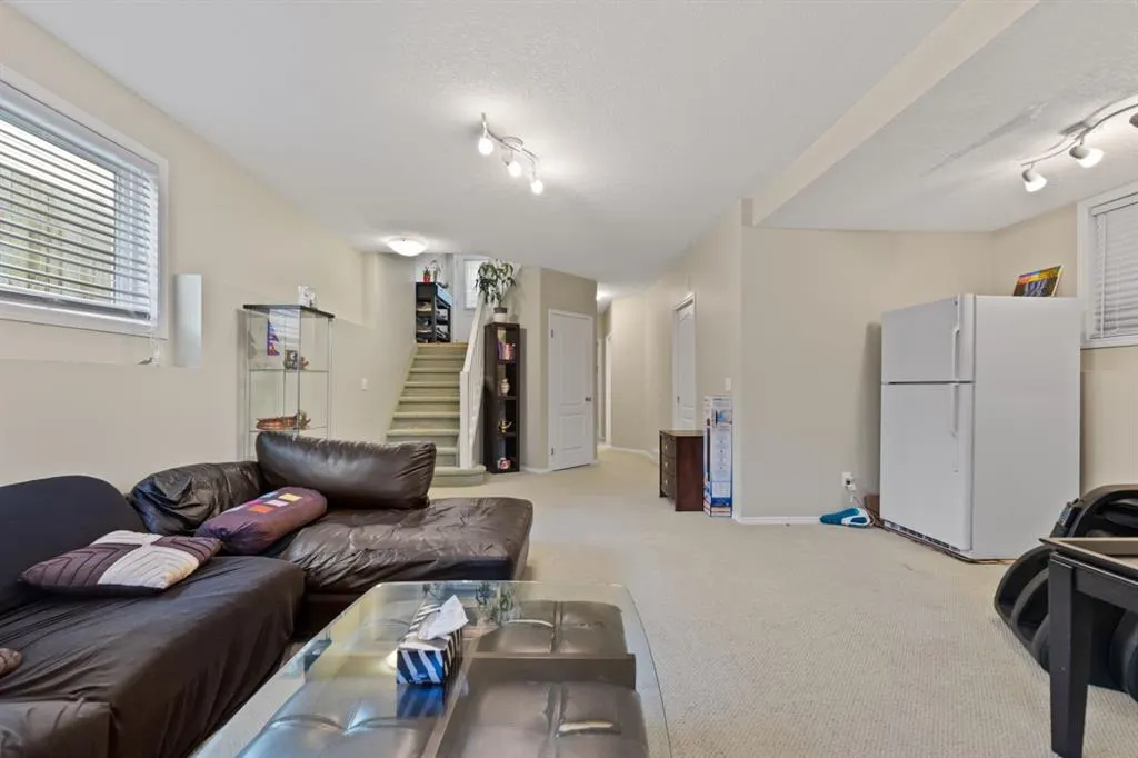232 Covebrook Close NE
