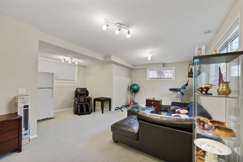 232 Covebrook Close NE
