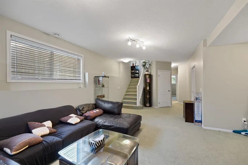 232 Covebrook Close NE