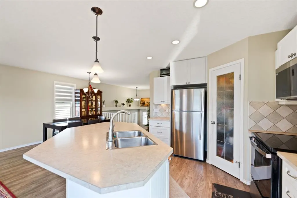 232 Covebrook Close NE
